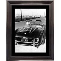 Affiche encadrée Noir et Blanc: Bullitt - Steve Mc Queen et sa AC Cobra - 50x70 cm (Cadre Glascow)